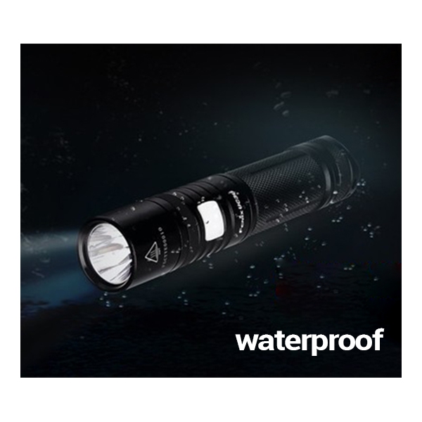 Linterna LED Fenix UC30 Recargable 4